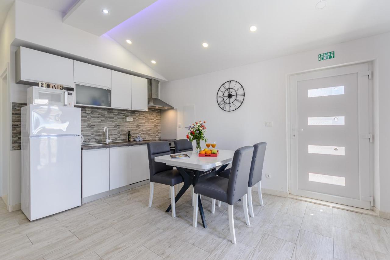 Apartment Darka 2 Sumartin Bagian luar foto