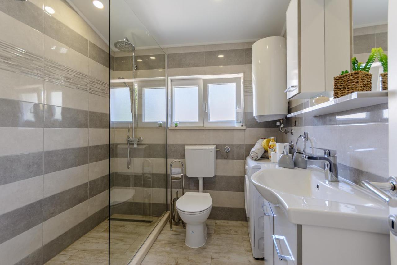 Apartment Darka 2 Sumartin Bagian luar foto